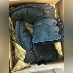 Short used Black Uggs with bows
